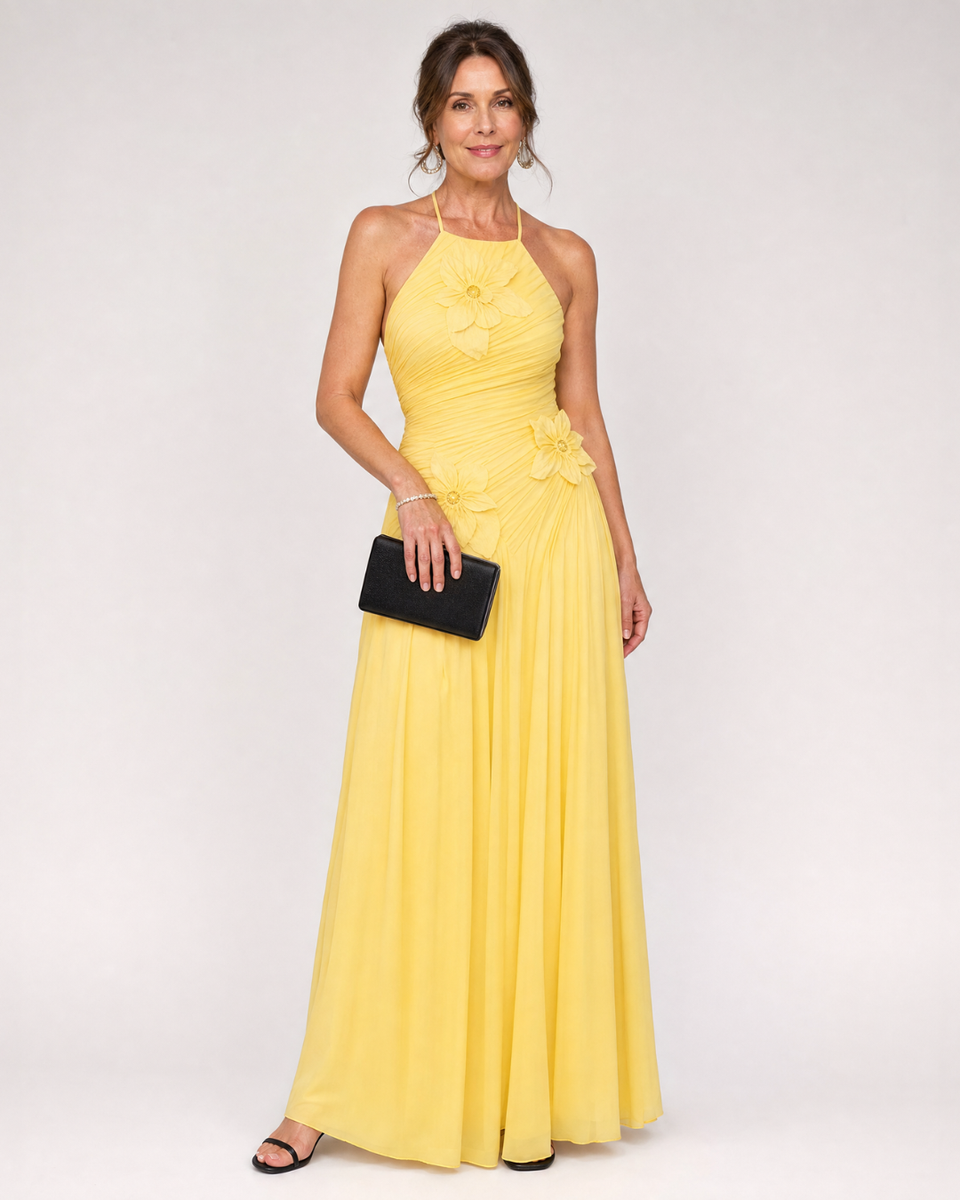Stephene | Geplooide halter maxi-jurk met bloemdetail