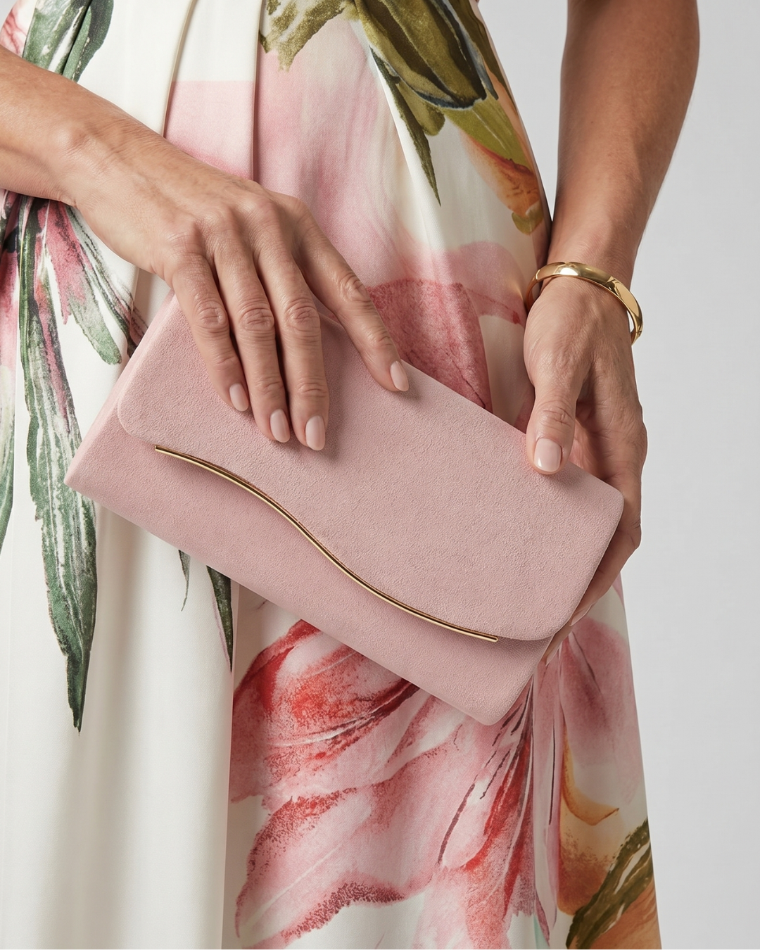 Noemi | Envelopen clutch met gebogen metalen accent