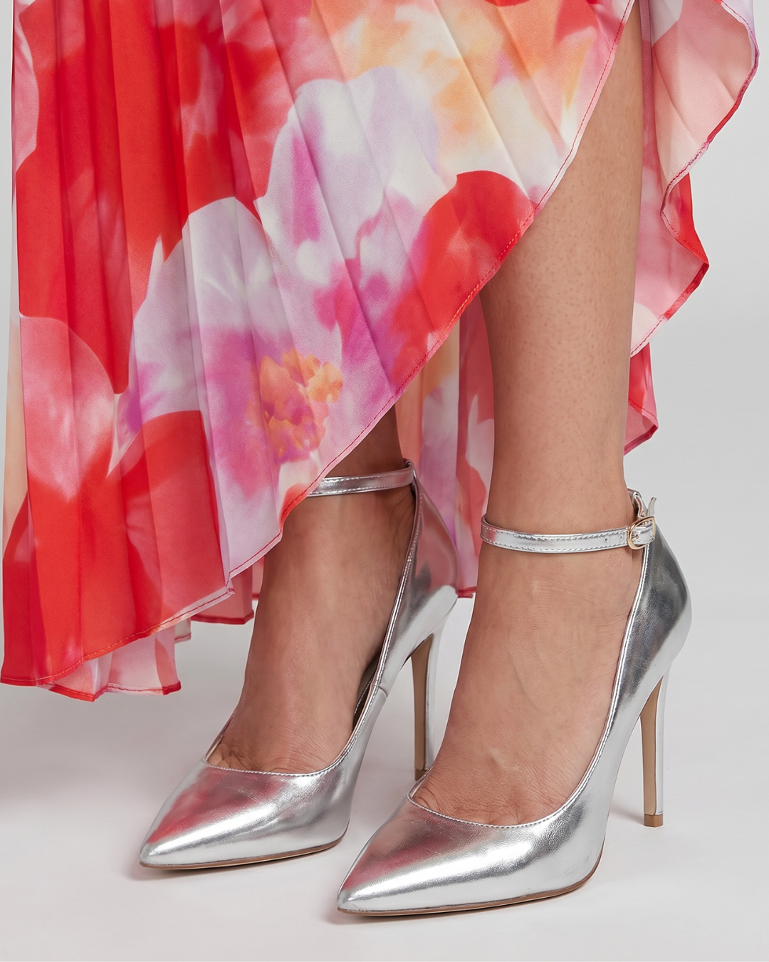 Marielle | Metallic pumps met puntneus en enkelbandje