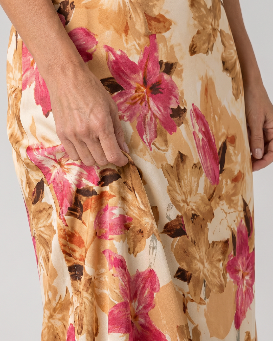 Cekel | Halter midi-jurk met botanische print
