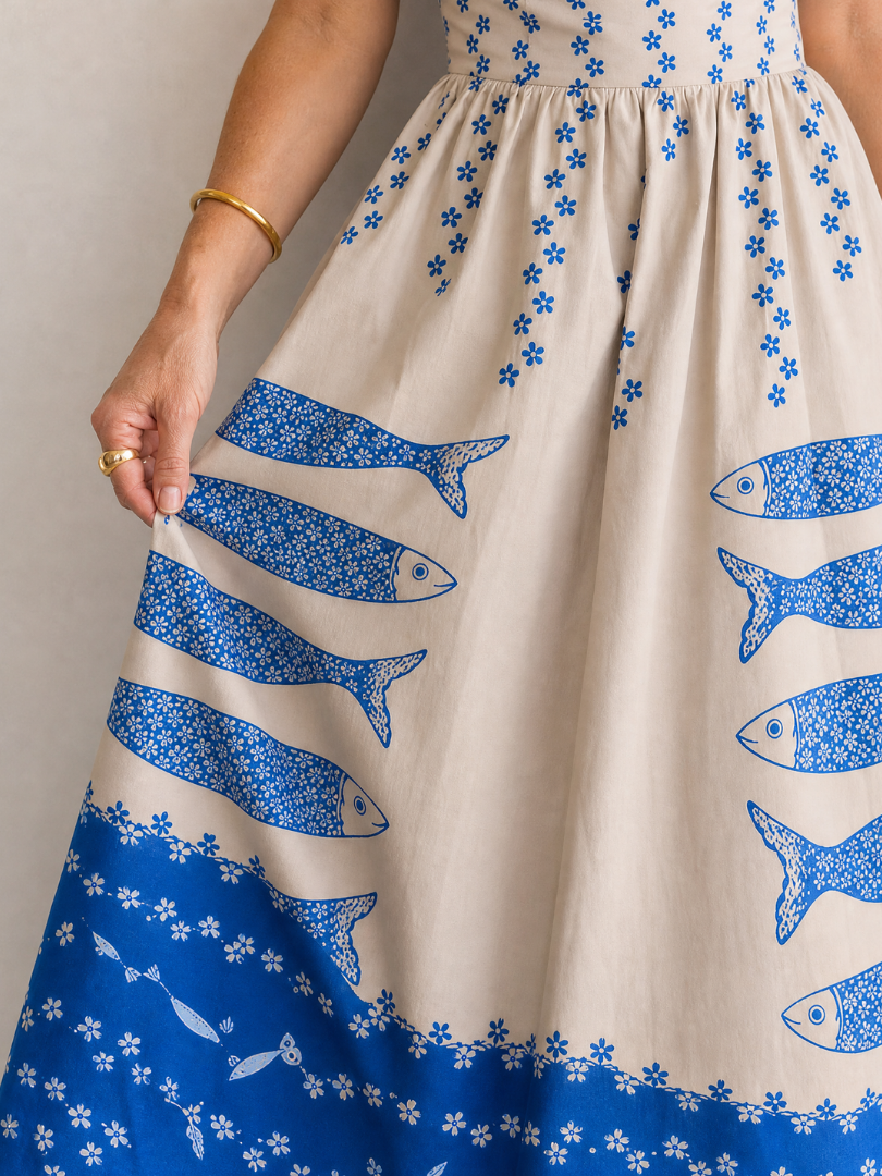 Mukara | Mouwloze midi-jurk met visprint