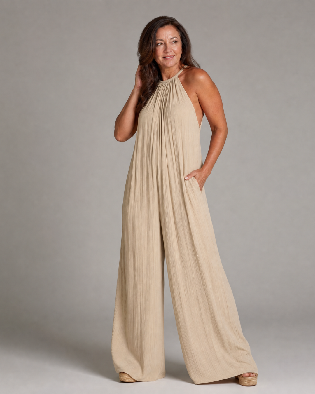 Sylvara | Geplooide halter jumpsuit met wijde pijpen