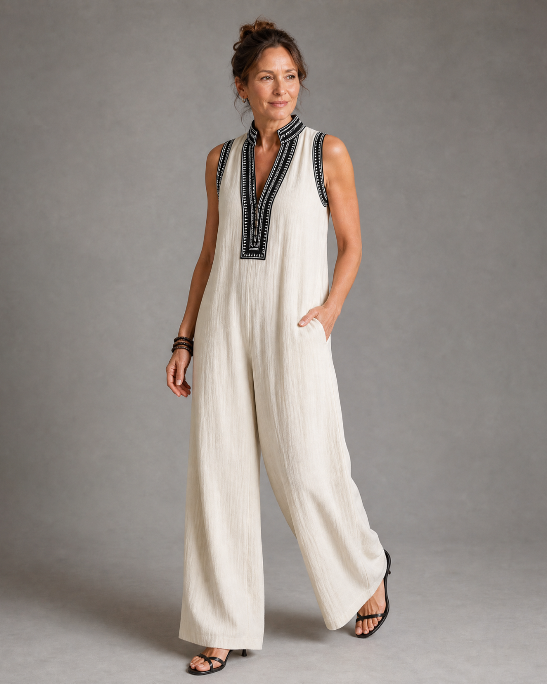 Velmira | Geborduurde mouwloze jumpsuit met V-hals