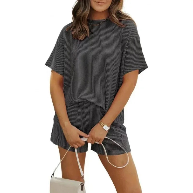 NOMI™- Set Estiva – Oversized T-shirt en shorts van ribstof – comfortabel en modieus
