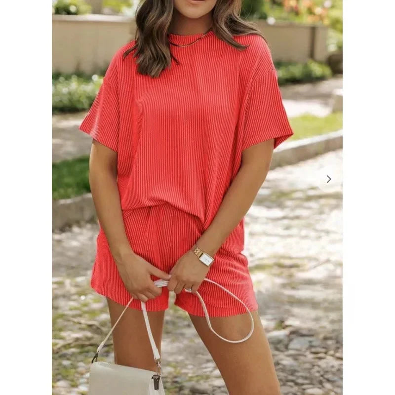 NOMI™- Set Estiva – Oversized T-shirt en shorts van ribstof – comfortabel en modieus