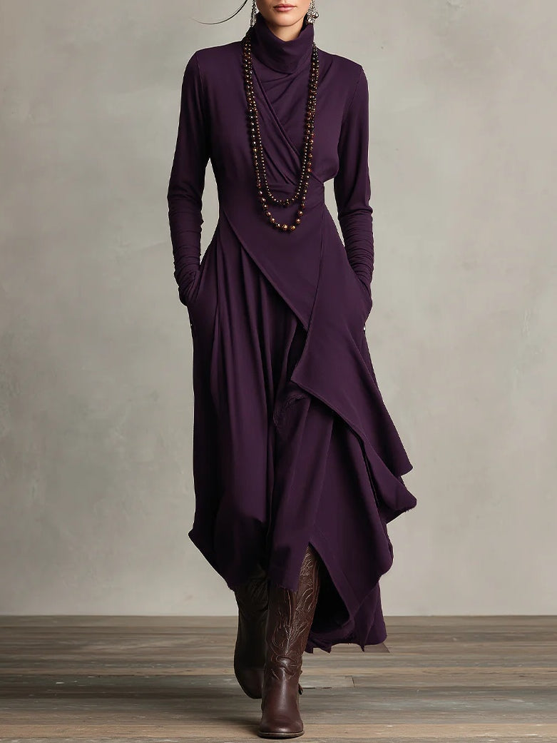 Aurelia · Asymmetrische maxi plissé jurk met hoge kraag