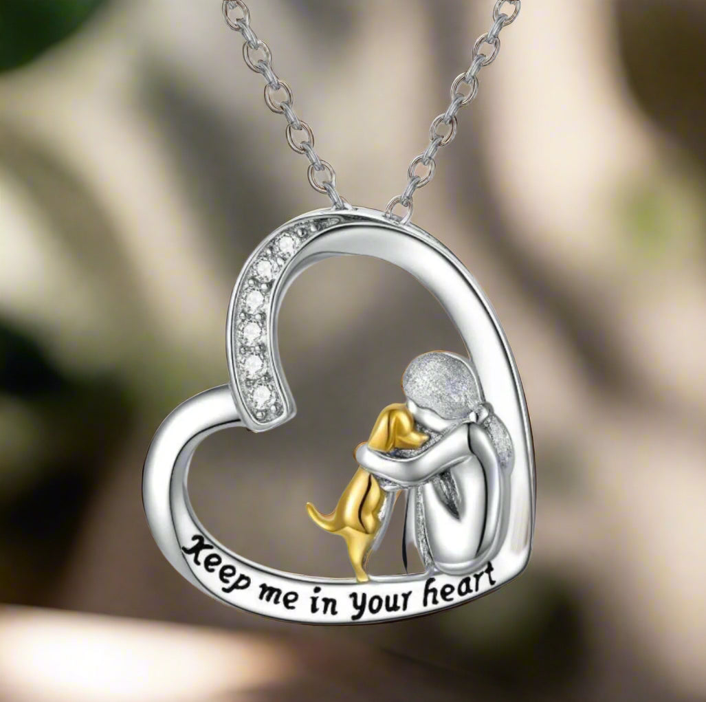 Halsketting met hart van zilver met hond en zirconia stenen