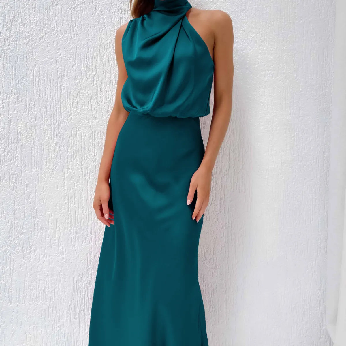 Mouwloze halterjurk met glans