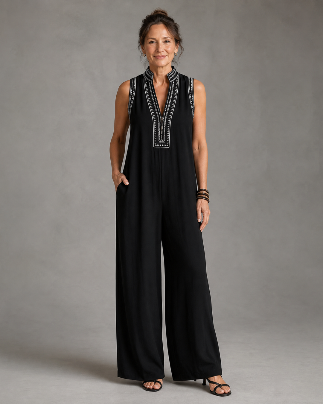 Velmira | Geborduurde mouwloze jumpsuit met V-hals