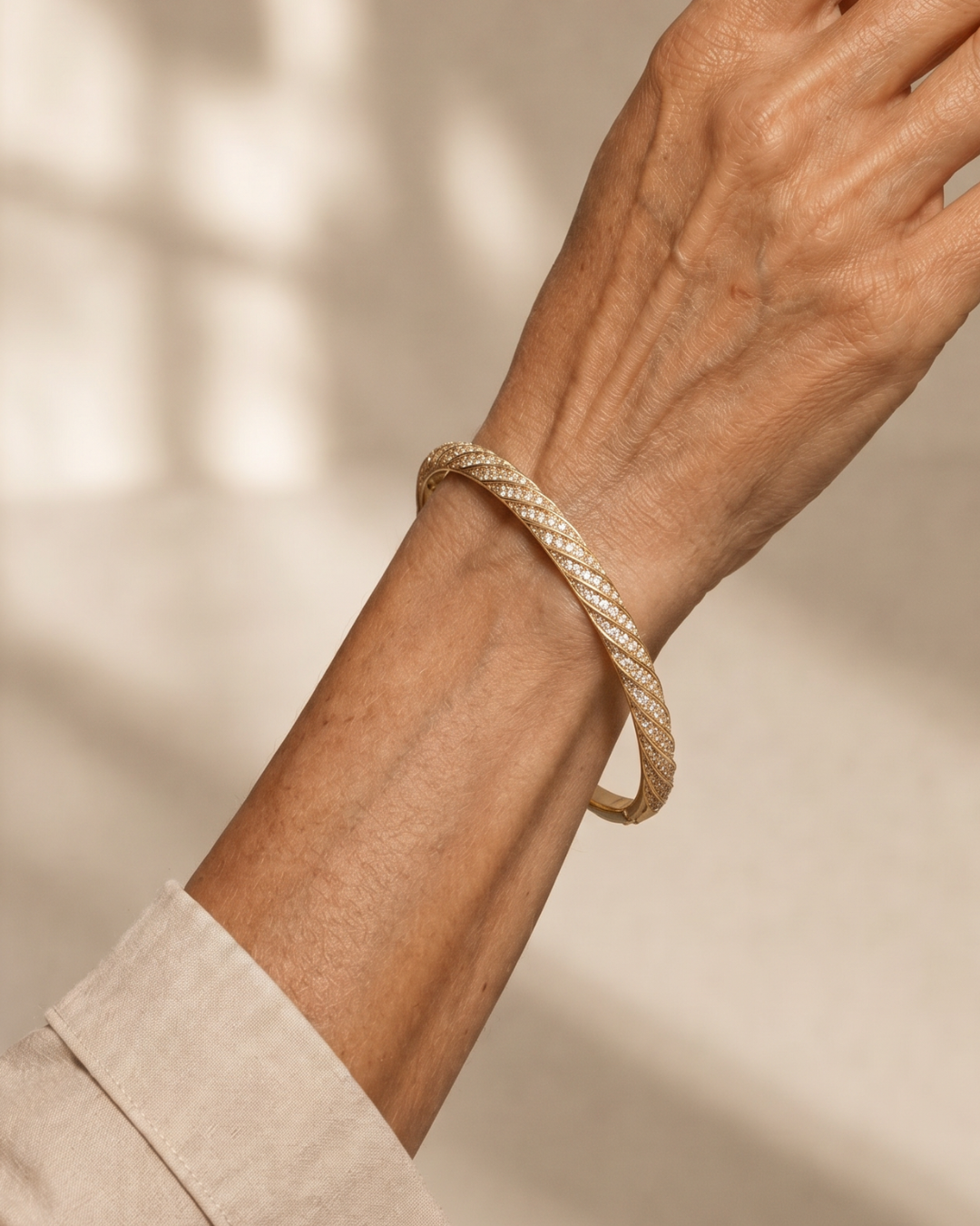 Topazia | Smalle gevlochten bangle met kristallen