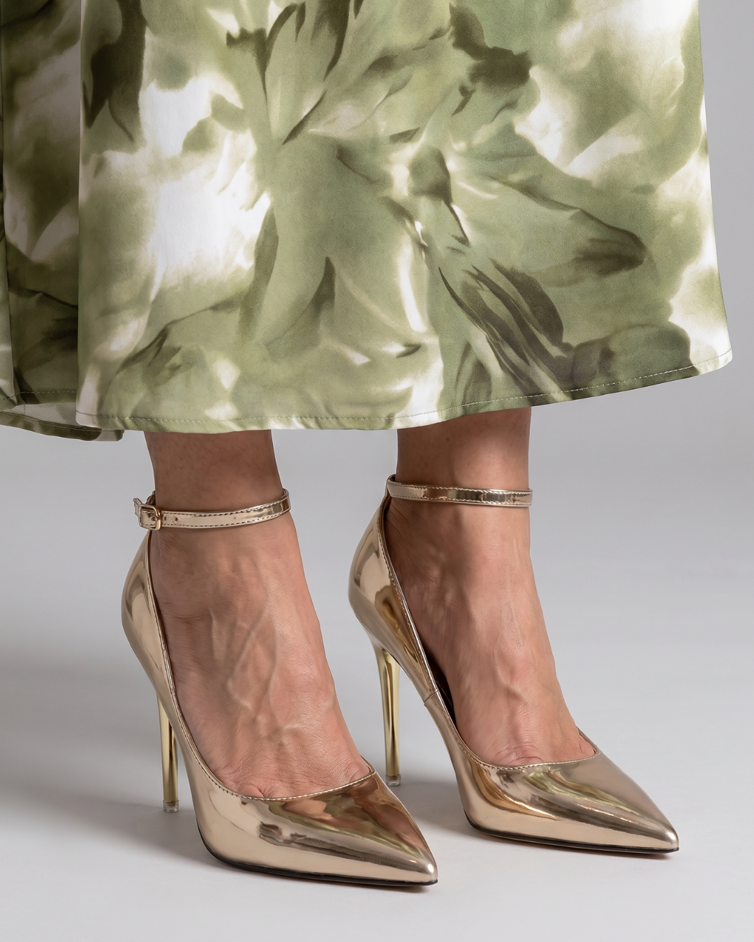 Elowen | Metallic pumps met puntneus en enkelbandje
