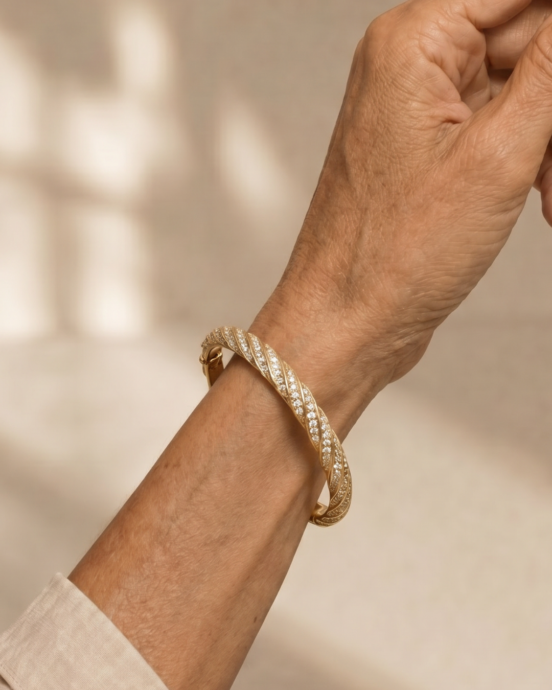 Topazia | Smalle gevlochten bangle met kristallen