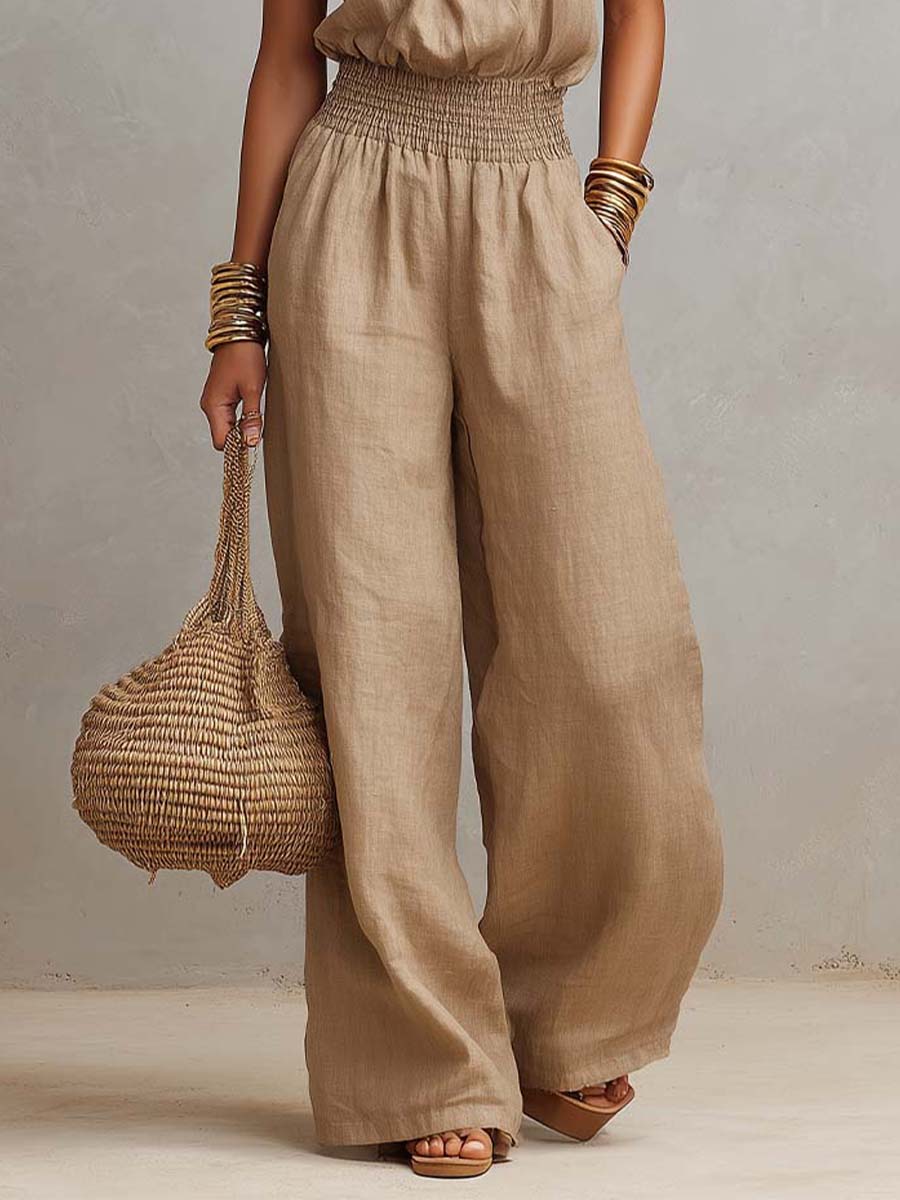 Beige jumpsuit met halternek, geplooide taille en wijde pijpen