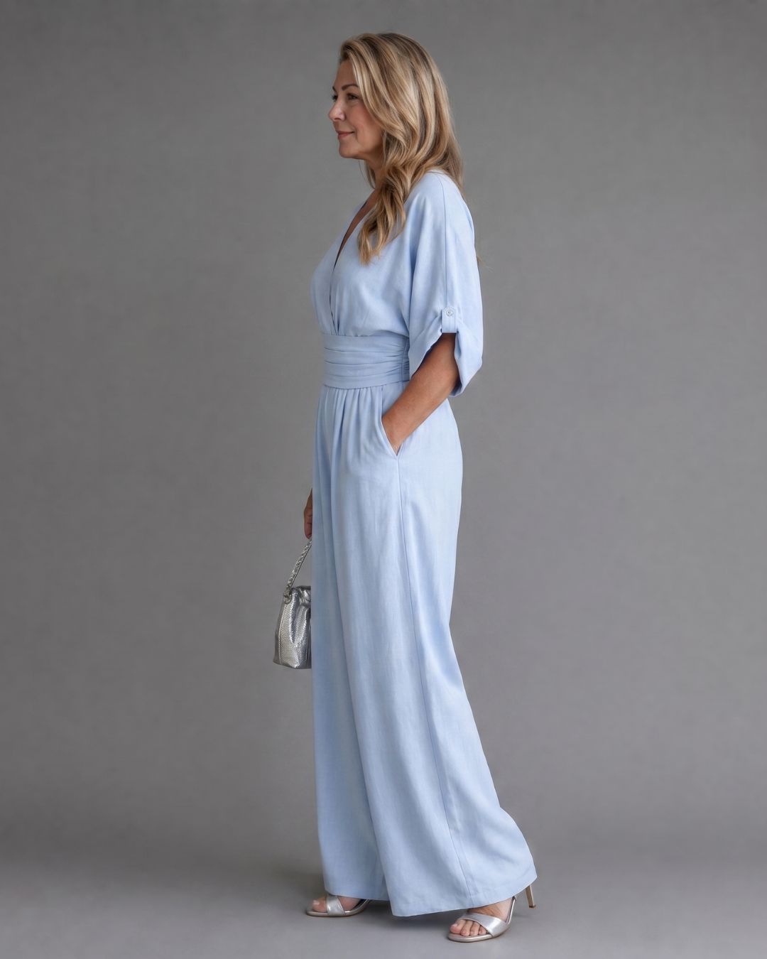 Emene | Gedrapeerde jumpsuit met V-hals en wijde pijpen