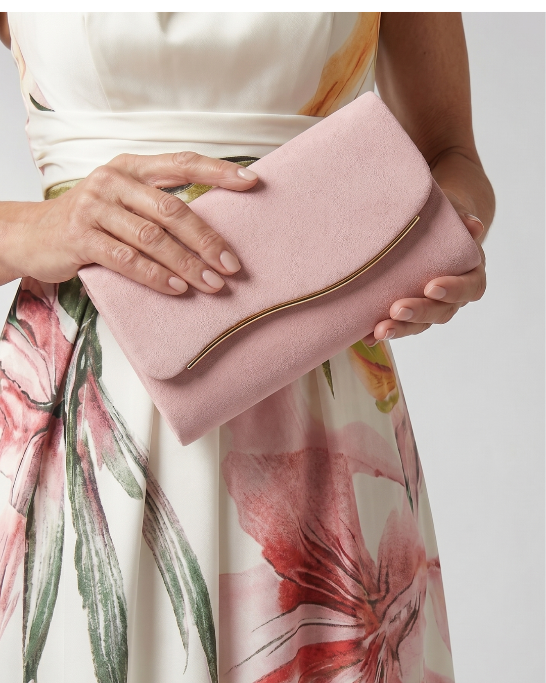 Noemi | Envelopen clutch met gebogen metalen accent