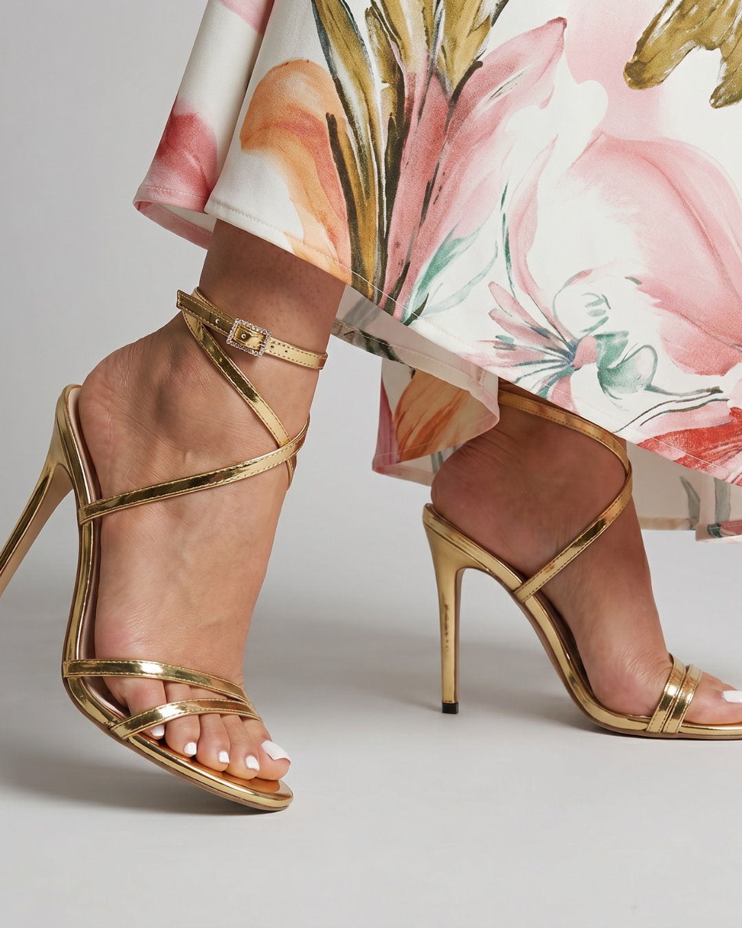 Isolde | Sandalen met metallic wikkelbandjes en stiletto