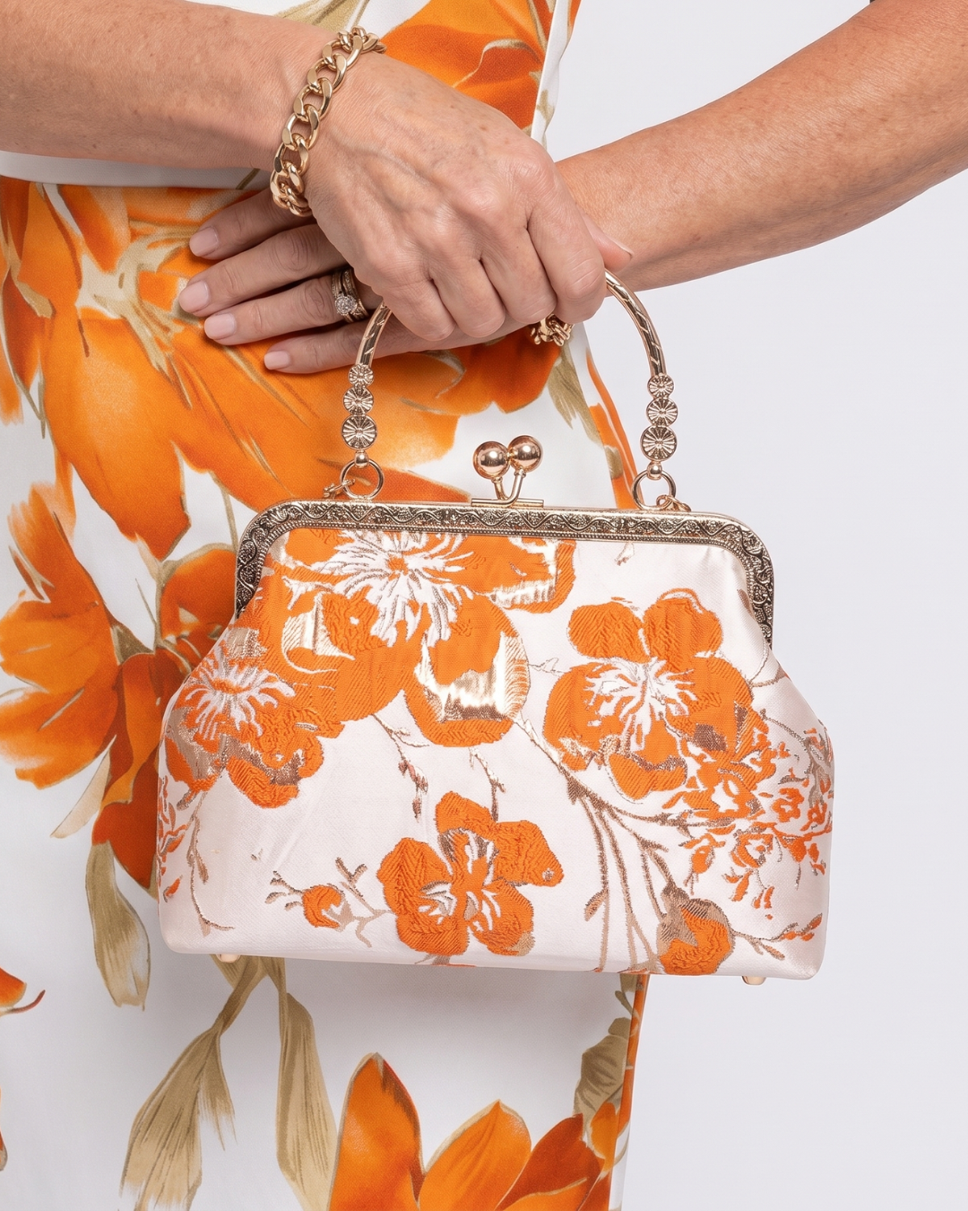 Isolde | Tas met bloemenborduursel en ketting