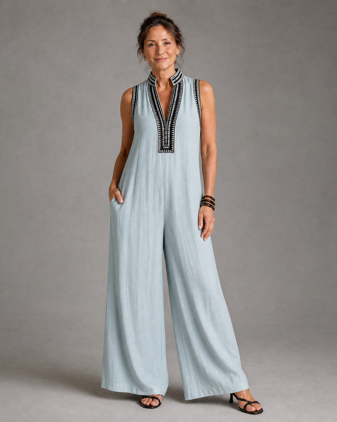 Velmira | Geborduurde mouwloze jumpsuit met V-hals