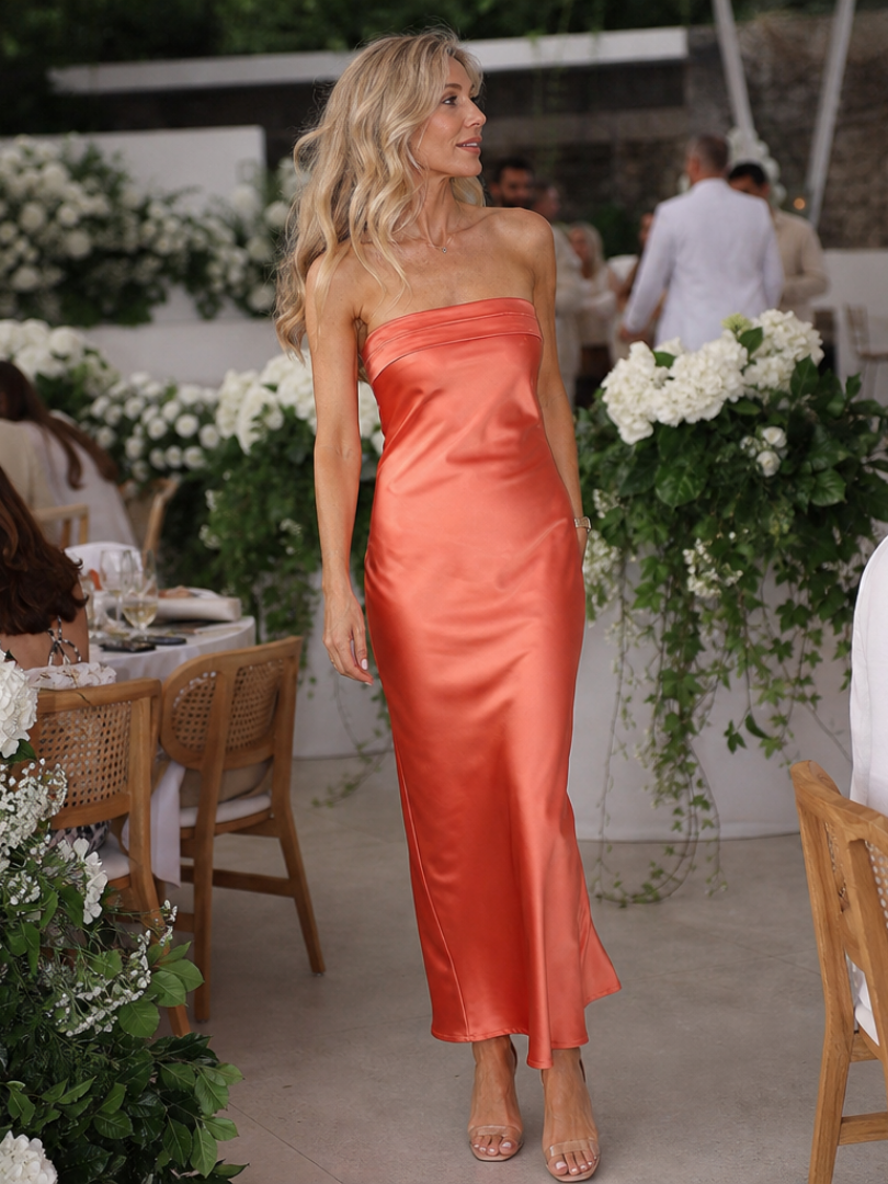 Smoge | Strapless midi-jurk met getailleerde pasvorm