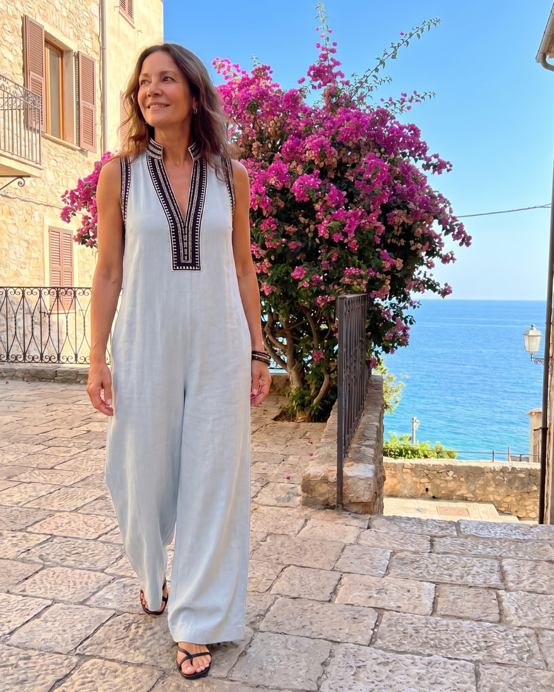 Velmira | Geborduurde mouwloze jumpsuit met V-hals