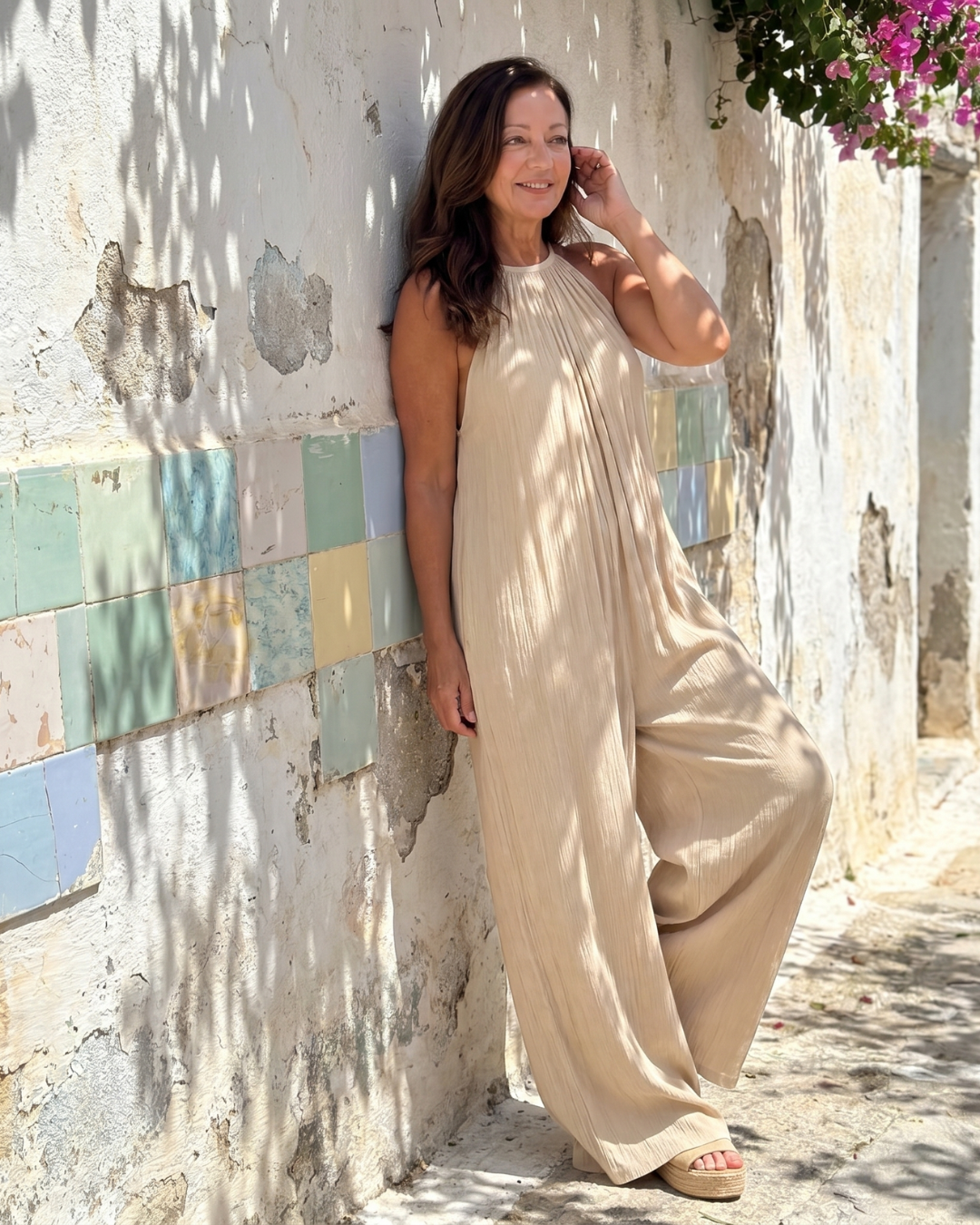 Sylvara | Geplooide halter jumpsuit met wijde pijpen